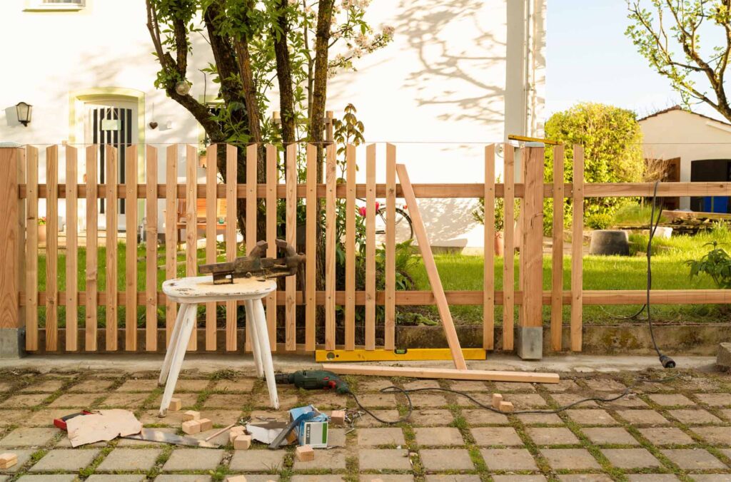 wood residential fence in oklahoma city